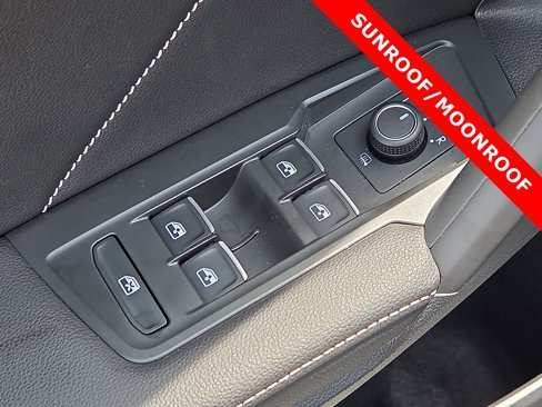 Used 2022 Volkswagen Tiguan SE image 13
