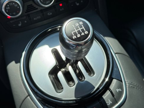 Used 2014 Audi R8 V8 w/ Convenience Package image 22