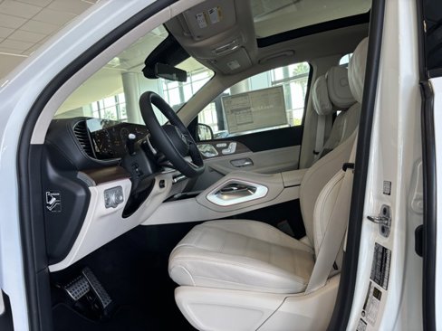 New 2026 Mercedes-Benz GLS 450 4MATIC image 14