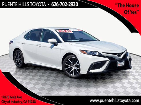 Certified 2023 Toyota Camry SE image 1