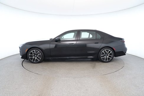 Used 2024 BMW 740i image 2
