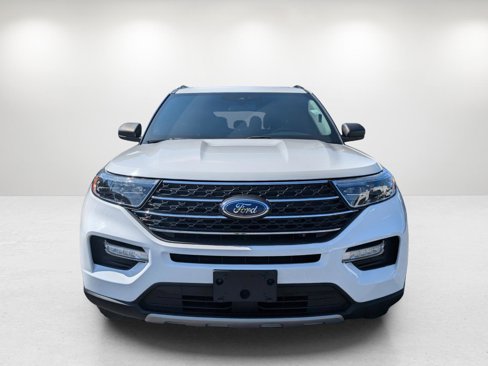 Used 2020 Ford Explorer XLT w/ Equipment Group 202A image 2