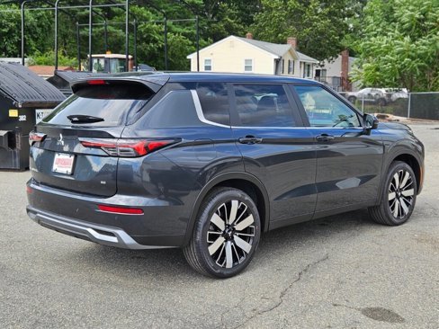 New 2025 Mitsubishi Outlander SE image 5