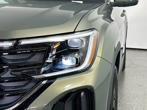 New 2025 Volkswagen Atlas Cross Sport SE image 7