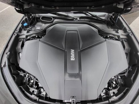 New 2025 BMW i7 xDrive60 image 10