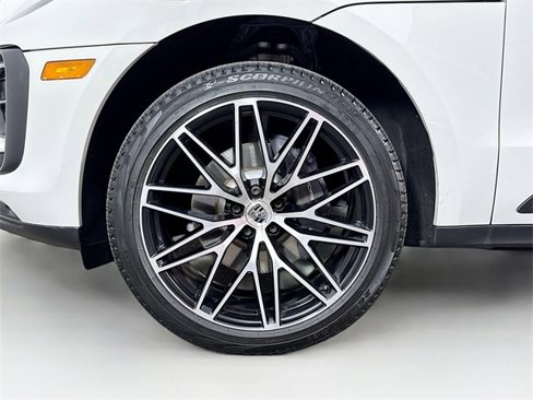 Certified 2024 Porsche Macan image 26