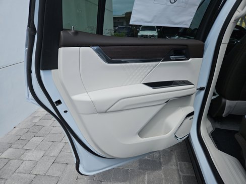 New 2026 GMC Acadia Denali w/ Super Cruise Package image 16