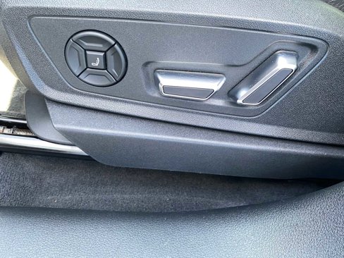 Used 2021 Audi e-tron Prestige w/ Prestige Package image 17