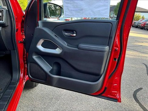Certified 2025 Nissan Frontier SV image 12