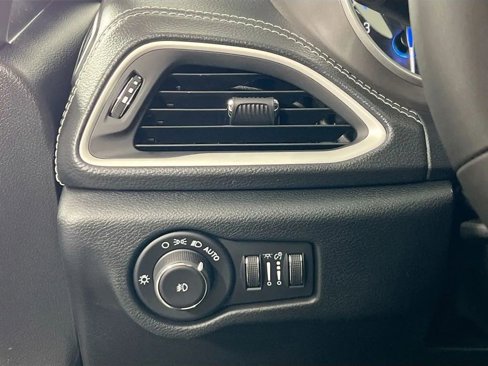 New 2025 Chrysler Pacifica Select image 11