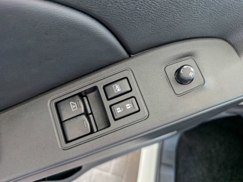 Used 2025 Nissan Frontier SV image 16