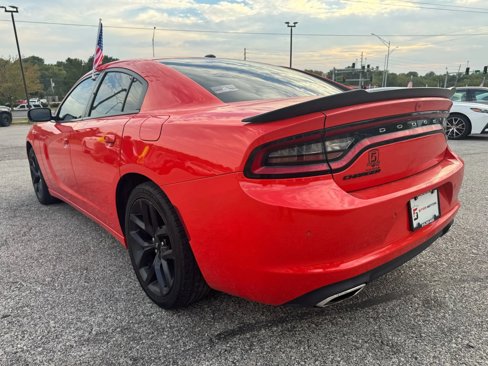 Used 2019 Dodge Charger SXT image 2