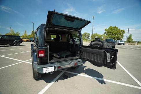 Used 2020 Jeep Wrangler Unlimited Sahara image 15