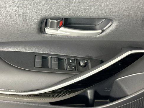 Certified 2025 Toyota Corolla XLE image 18