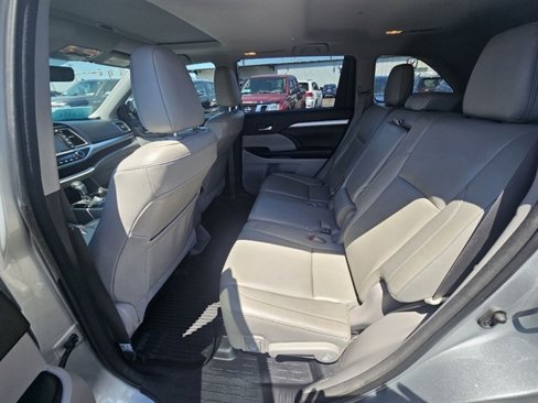 Used 2018 Toyota Highlander XLE image 12