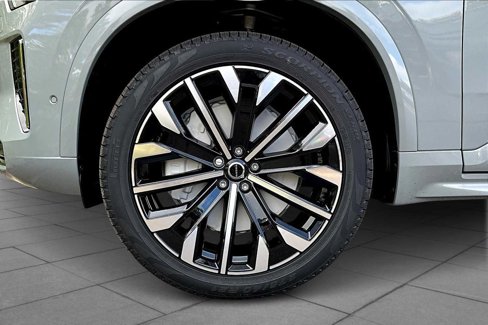 New 2026 Volvo XC90 B6 Plus w/ Protection Package Premier image 16