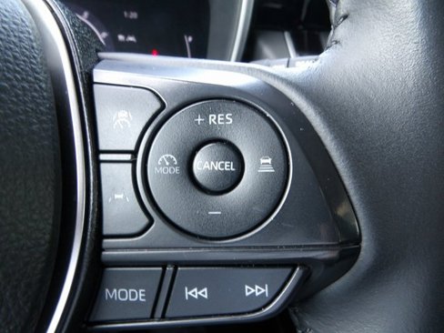 Used 2024 Toyota Corolla Cross XLE image 40