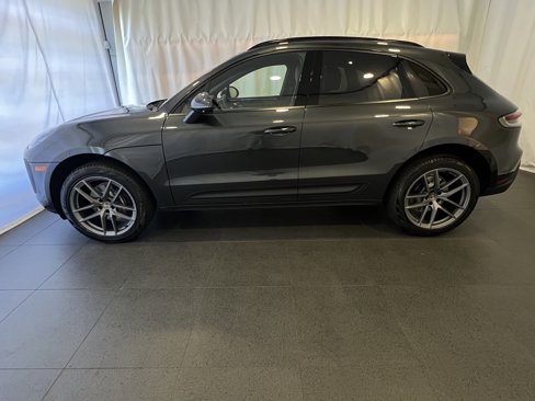 New 2026 Porsche Macan image 2