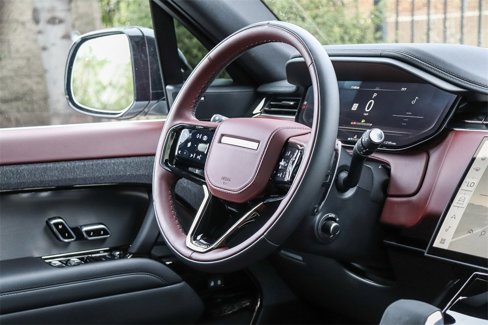 Used 2025 Land Rover Range Rover Sport Dynamic SE image 18