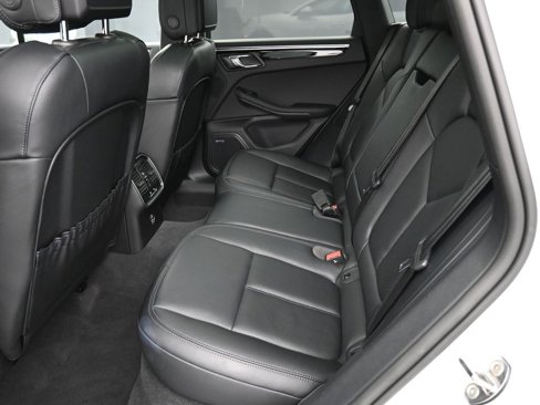 Certified 2025 Porsche Macan image 7