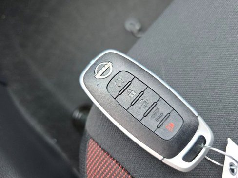 New 2025 Nissan Versa SR w/ Trunk Package image 28