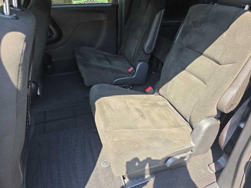 Used 2016 Dodge Grand Caravan SE image 14