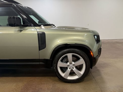 Used 2024 Land Rover Defender 90 X-Dynamic SE image 31
