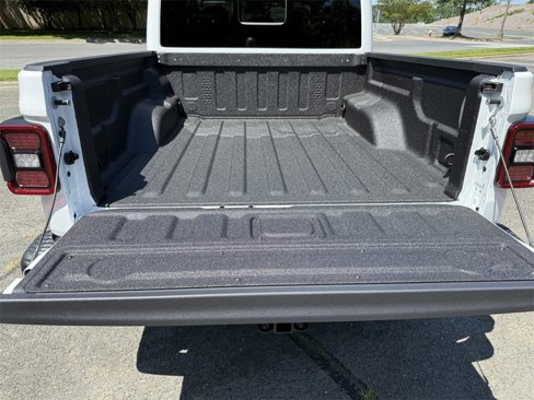 New 2025 Jeep Gladiator Rubicon w/ Convenience Group image 9