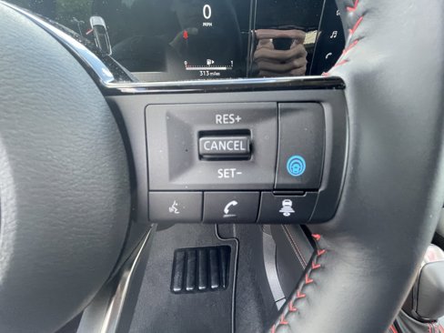 Used 2025 Nissan Kicks SR w/ Illumination Package image 15