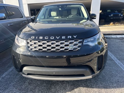 Used 2025 Land Rover Discovery S image 3