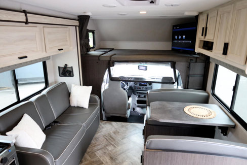 Used 2022 Ford E-450 and Econoline 450 Super Duty w/ Motorhome Prep Package image 8