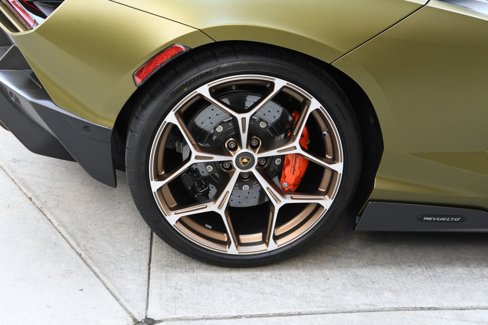 Used 2025 Lamborghini Revuelto image 23