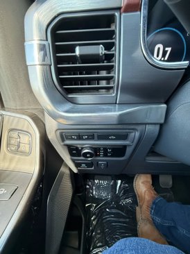Used 2023 Ford F150 Lariat w/ Equipment Group 502A High image 28