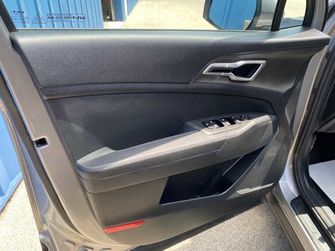 Used 2023 Kia Sportage LX image 32