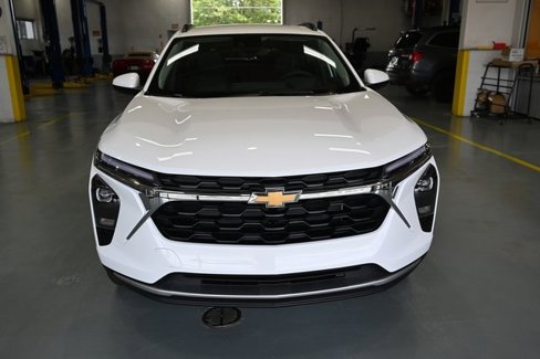 New 2025 Chevrolet Trax LT w/ Driver Confidence Package image 2