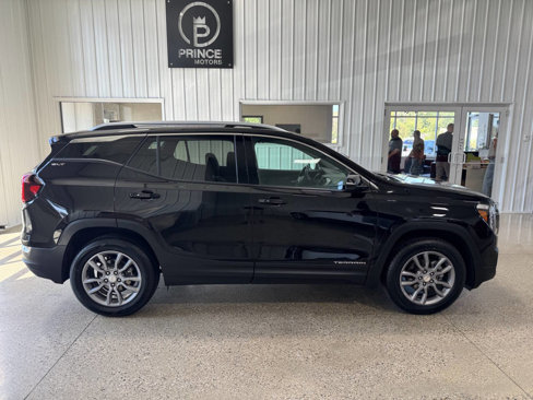 Used 2024 GMC Terrain SLT image 34