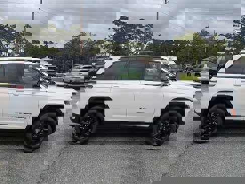 New 2025 Jeep Grand Cherokee Limited w/ Luxury Tech Group II image 3