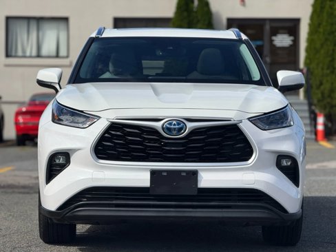 Used 2021 Toyota Highlander XLE image 4