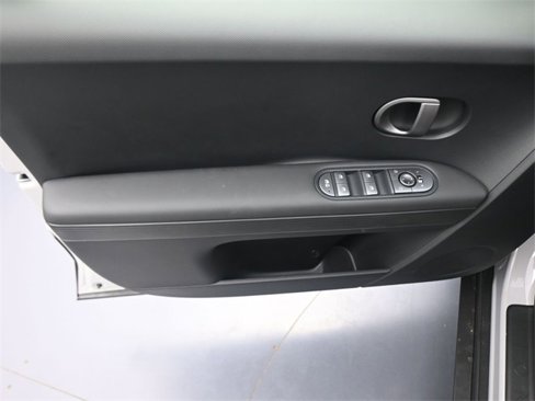 New 2025 Hyundai Ioniq 5 SE image 10