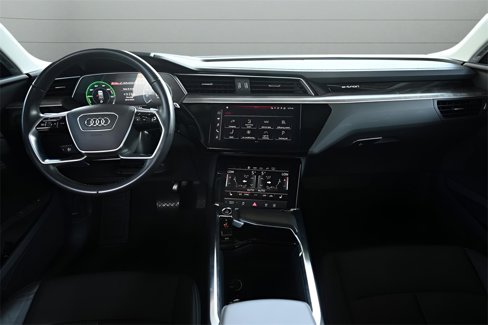 Used 2024 Audi Q8 e-tron Premium image 33