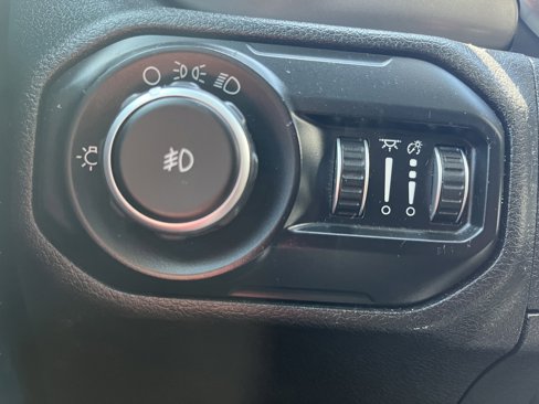 Used 2019 Jeep Wrangler Unlimited Sport image 17