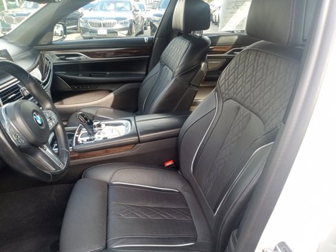 Used 2022 BMW 750i xDrive w/ Autobahn Package image 11