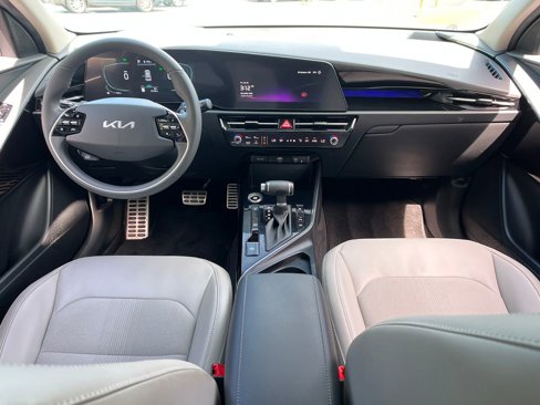 Used 2024 Kia Niro EX Touring image 14