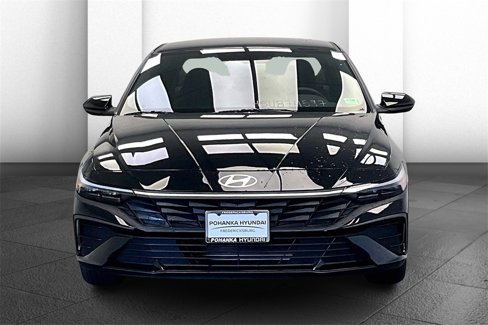 Used 2025 Hyundai Elantra Sport image 2