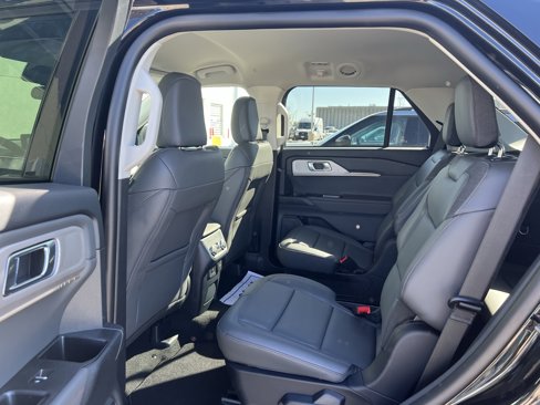 Used 2025 Ford Explorer Active image 8