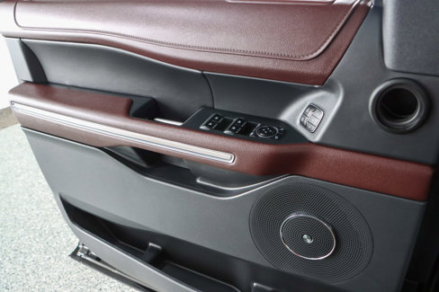 Used 2024 Ford Expedition Limited image 23