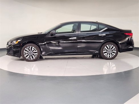 Used 2024 Nissan Altima 2.5 SV image 5
