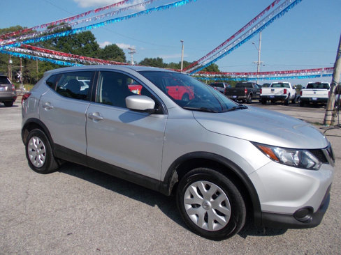 Used 2019 Nissan Rogue Sport S image 18