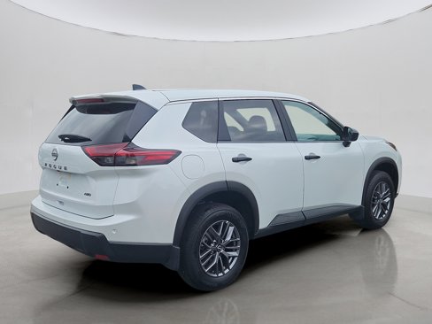 Used 2025 Nissan Rogue S image 3