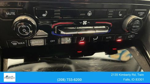 Used 2023 Jeep Grand Cherokee Limited w/ Black Appearance Package image 35